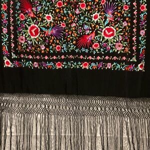 SPANISH SILK FLAMENCO MARONE, 50”x 52” EMBROIDERED CENTER. PERFECT CONDITION.